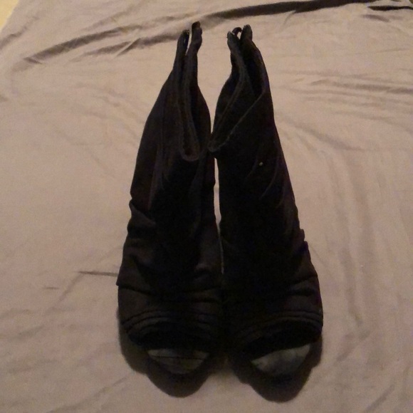 Heels - Picture 1 of 3